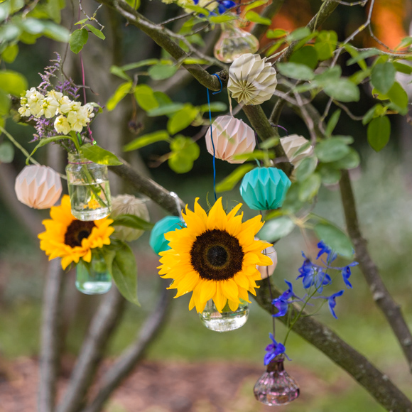 Baumdeko mit Sonnenblumen