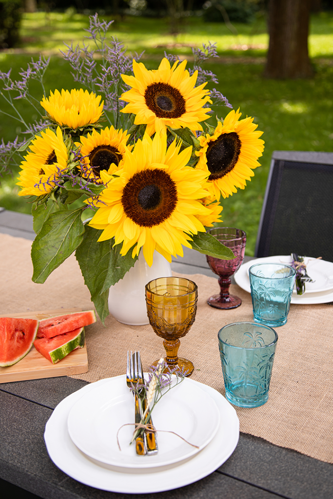 Sommerdeko mit Sonnenblumen