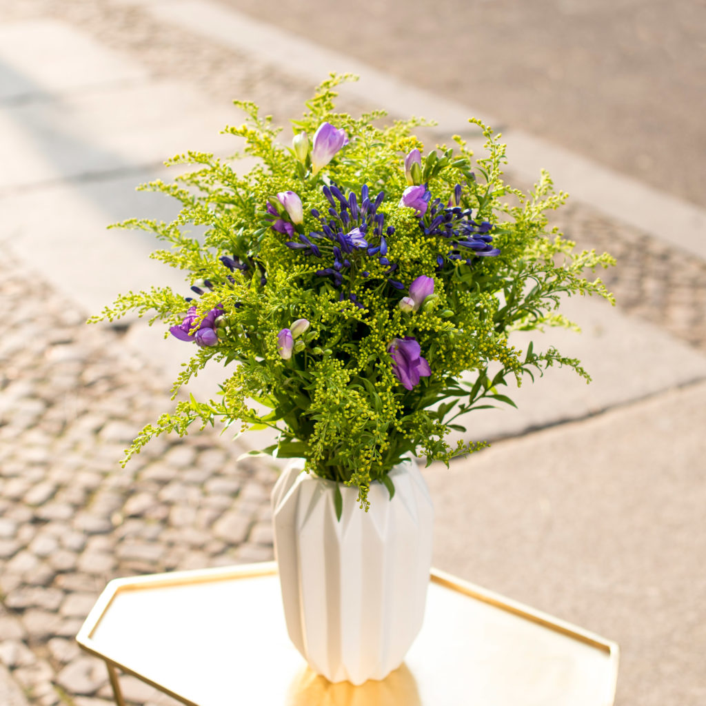 Frische Blumen für Ihre Tischvase!