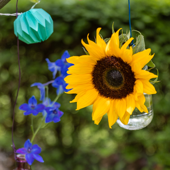 Baumdeko mit Sonnenblumen